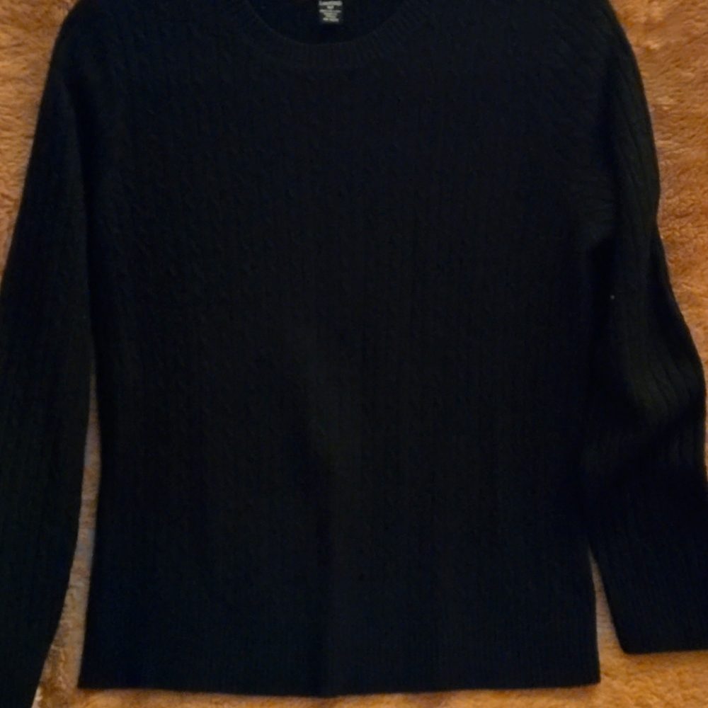 Pullover sweater